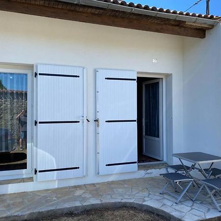Studio Duplex Meuble Avec Place De Parking Surgères 外观 照片