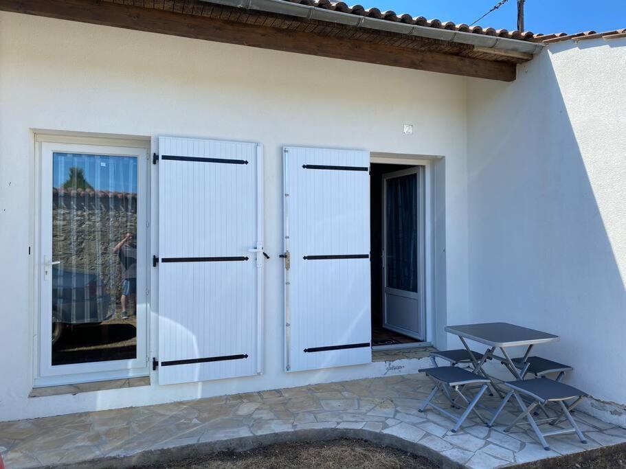 Studio Duplex Meuble Avec Place De Parking Surgères 外观 照片
