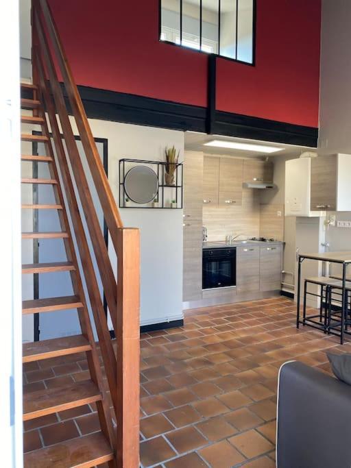 Studio Duplex Meuble Avec Place De Parking Surgères 外观 照片